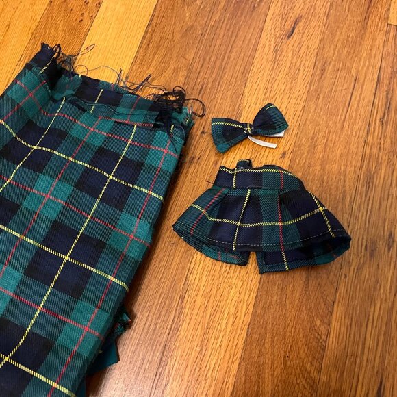 Labubu outfit Hand Made Green Tartan Dress and Bow - Picture 4 of 4